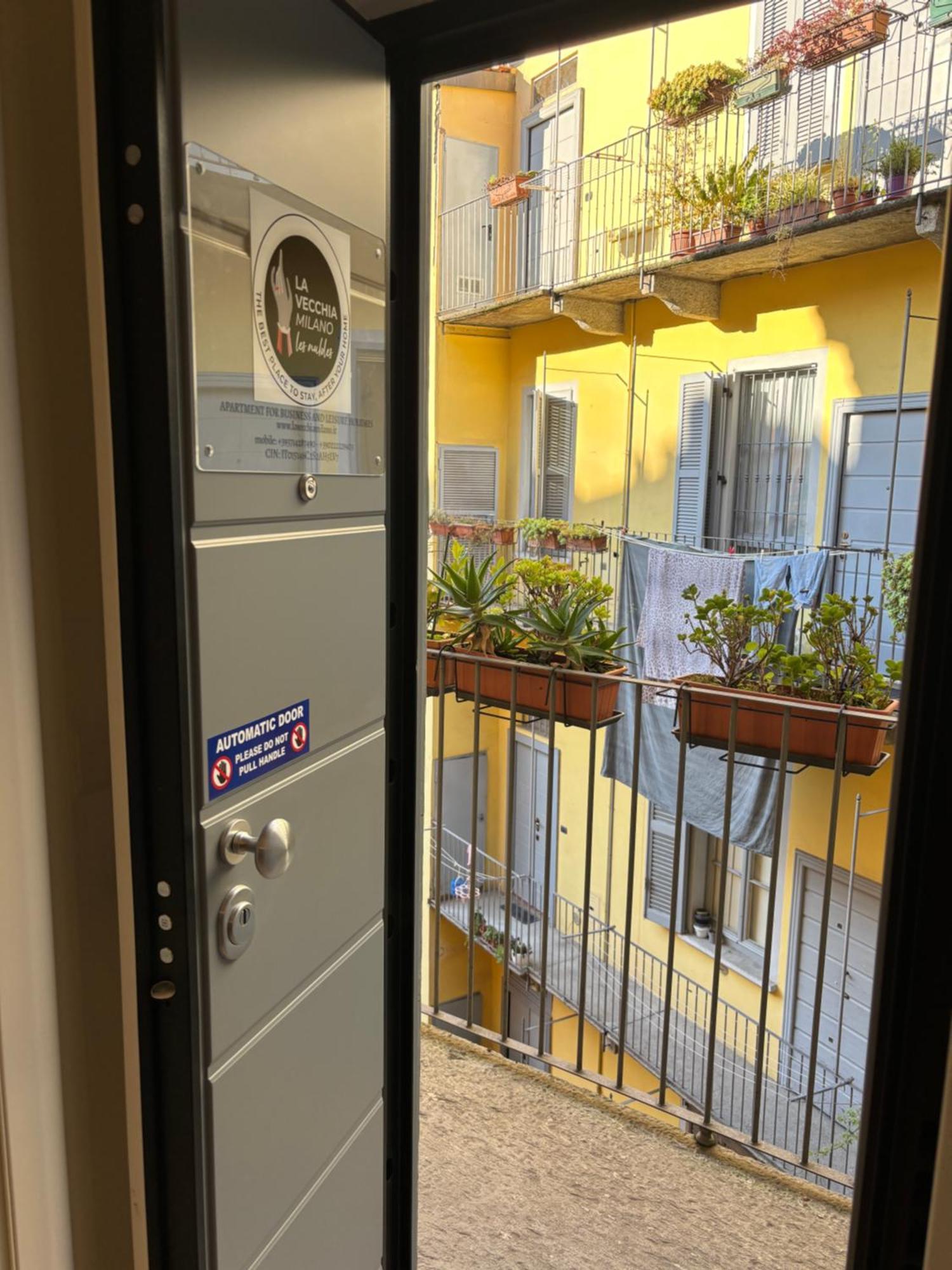 La Vecchia Milano-Les Nubles Vannucci - Il Ballatoio E Il Cortile Exterior foto