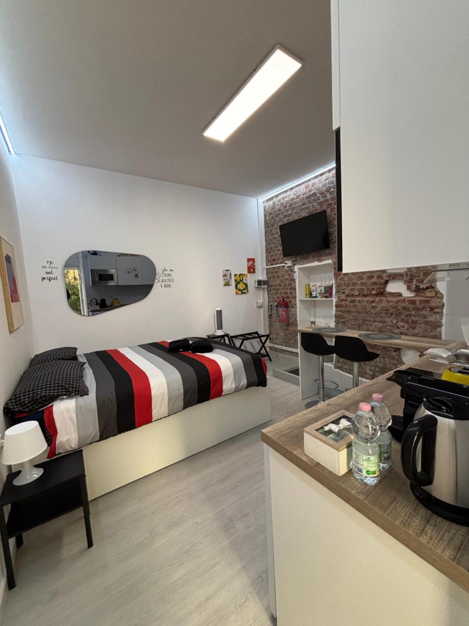 La Vecchia Milano-Les Nubles Vannucci - Il Ballatoio E Il Cortile Exterior foto